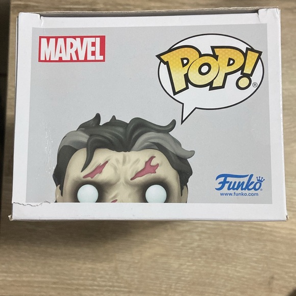 Funko Pop Marvel/Disney Dead Strange #1032 Glows in the Dark Hot Topic Vaulted - Picture 5 of 6